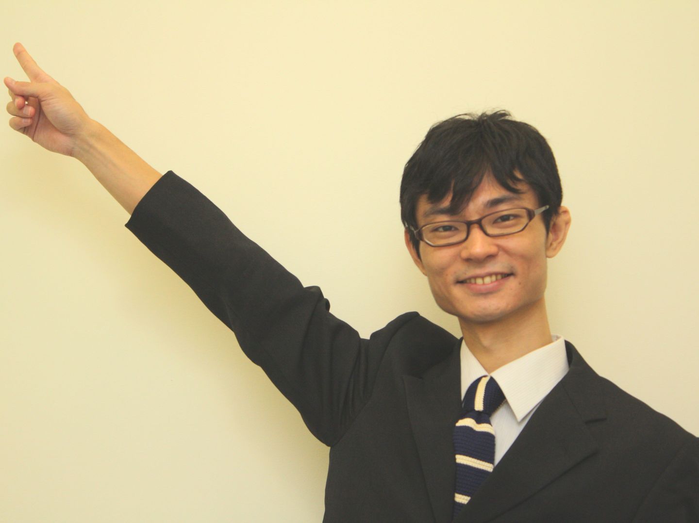 教室長の決めポーズ